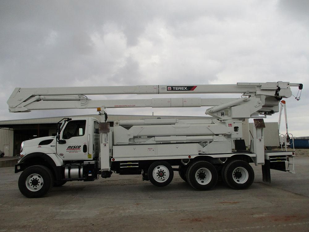 100 ft Insulated Material Handling AWD Transmission Bucket Truck