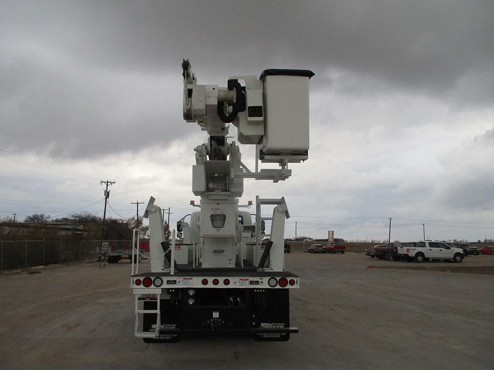 100 ft Insulated Material Handling AWD Transmission Bucket Truck