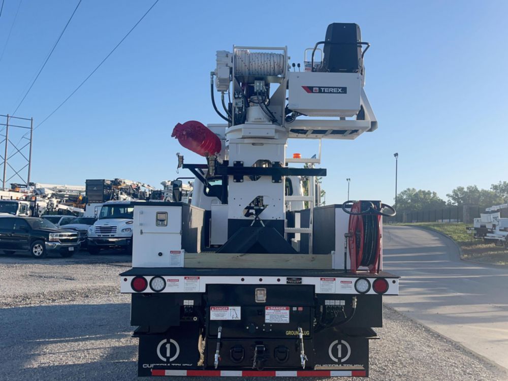 Terex Utilities Commander 4047 Digger Derrick on 2027 Freightliner M2106 4x2