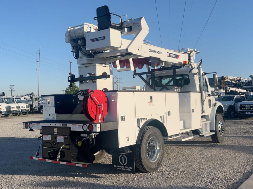 Terex Utilities Commander 4047 Digger Derrick on 2027 Freightliner M2106 4x2