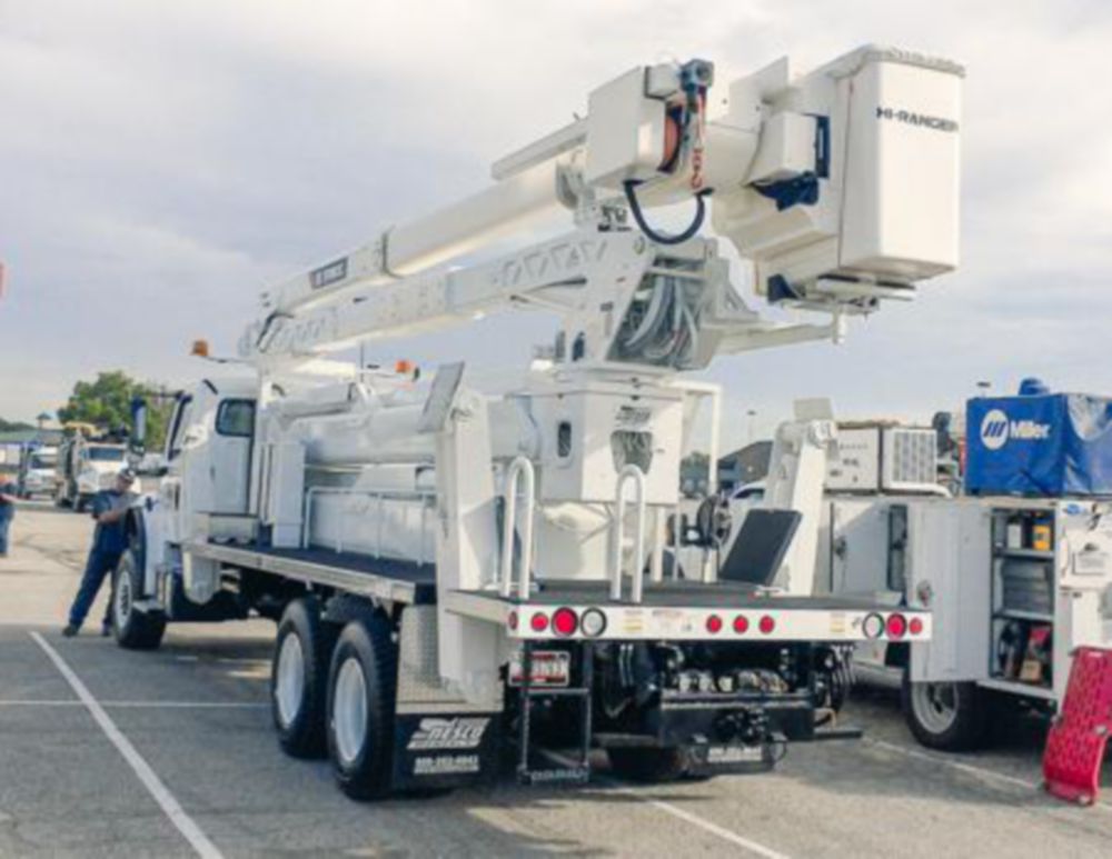 100 ft Insulated Non Material Handling AWD Transmission Bucket Truck