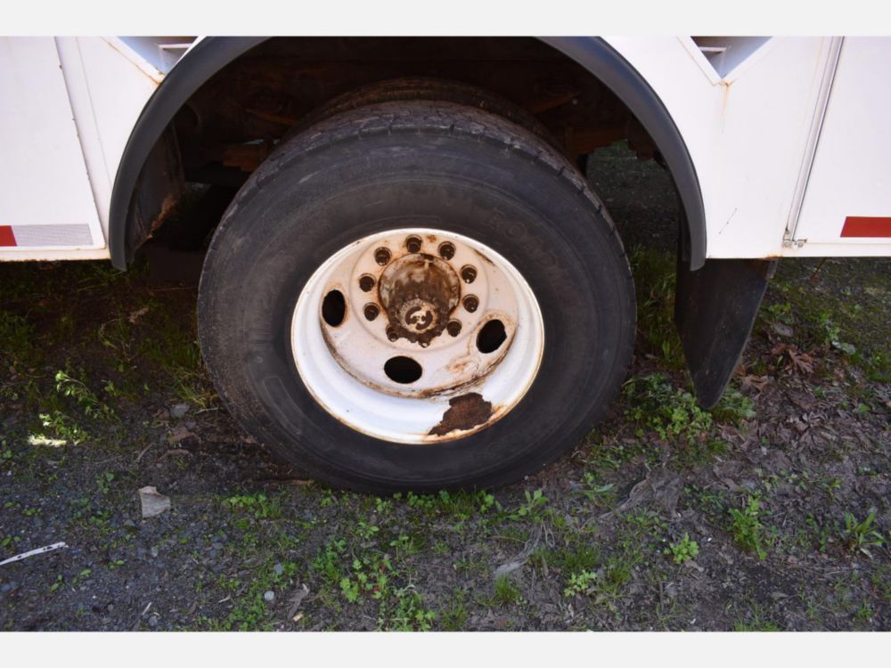 2000 Ford F-650 Altec Cable Placer Truck