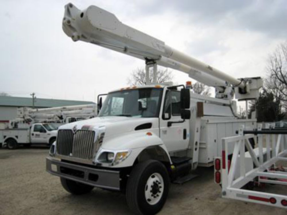 100 ft Insulated Non Material Handling Transmission Bucket Truck