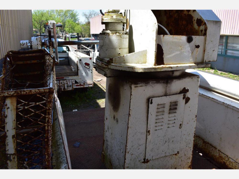 2000 Ford F-650 Altec Cable Placer Truck
