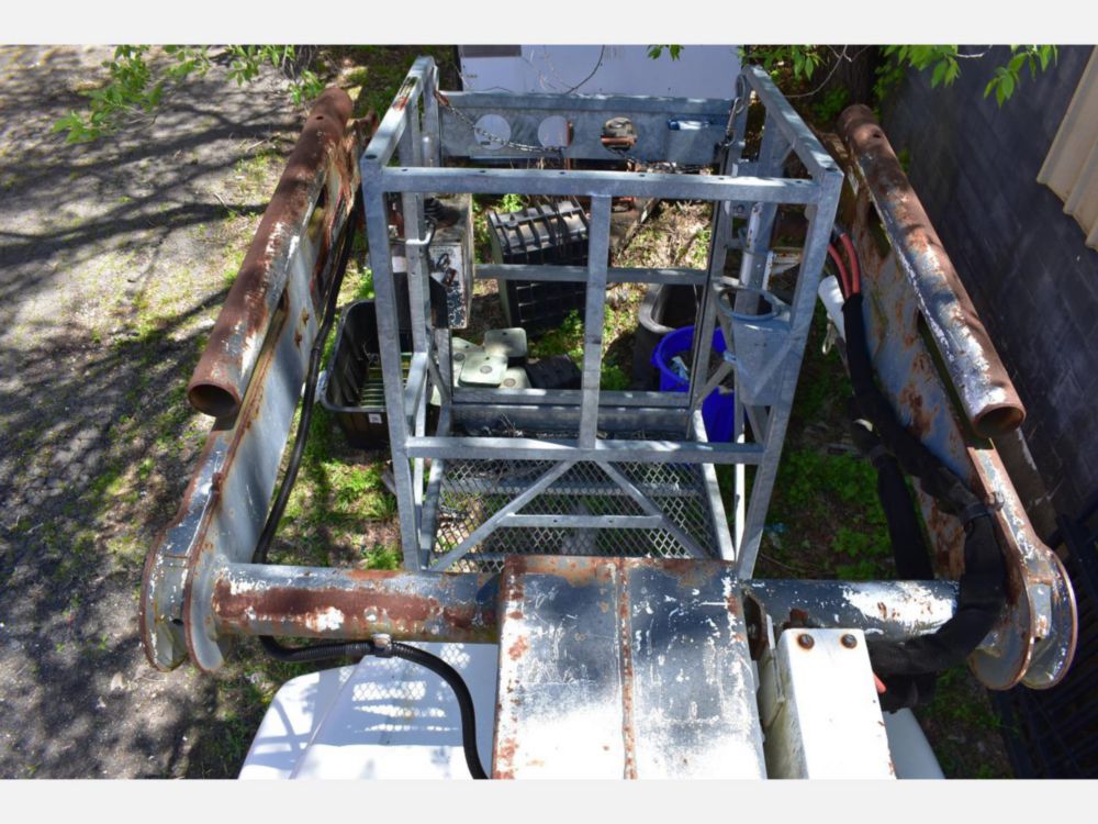 2000 Ford F-650 Altec Cable Placer Truck