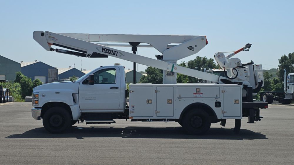 2023 Chevrolet 6500HD 4x2 Versalift VST-52-MHI Bucket Truck