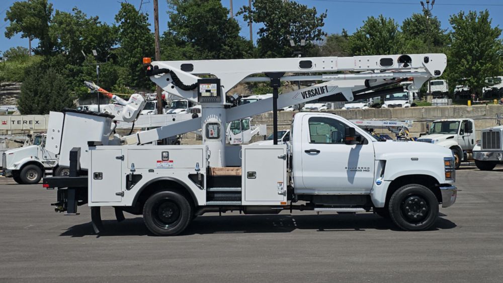 2023 Chevrolet 6500HD 4x2 Versalift VST-52-MHI Bucket Truck
