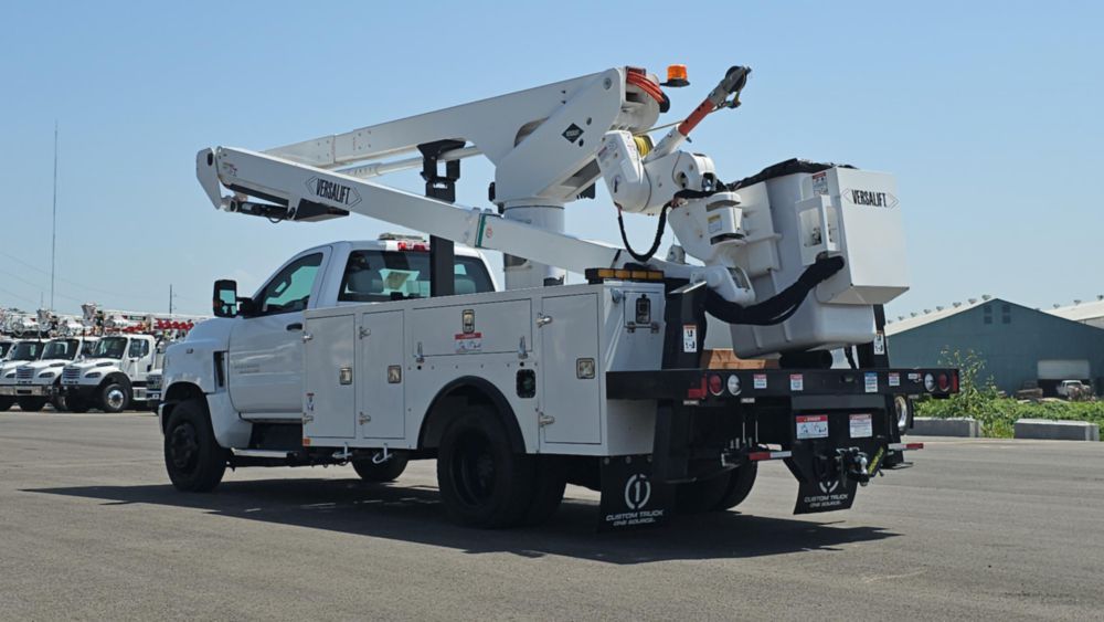 2023 Chevrolet 6500HD 4x2 Versalift VST-52-MHI Bucket Truck