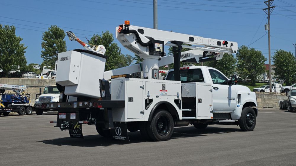 2023 Chevrolet 6500HD 4x2 Versalift VST-52-MHI Bucket Truck