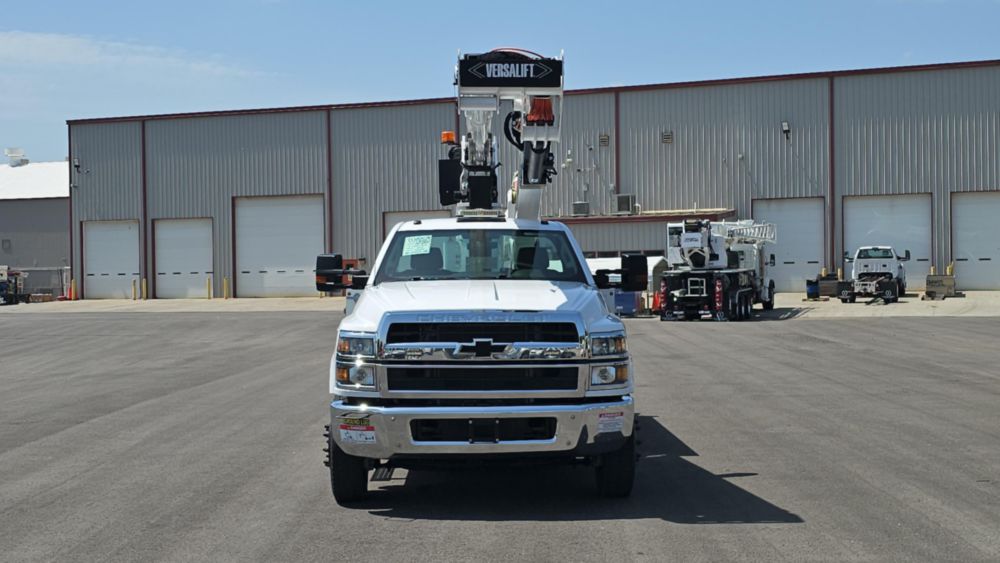 2023 Chevrolet 6500HD 4x2 Versalift VST-52-MHI Bucket Truck