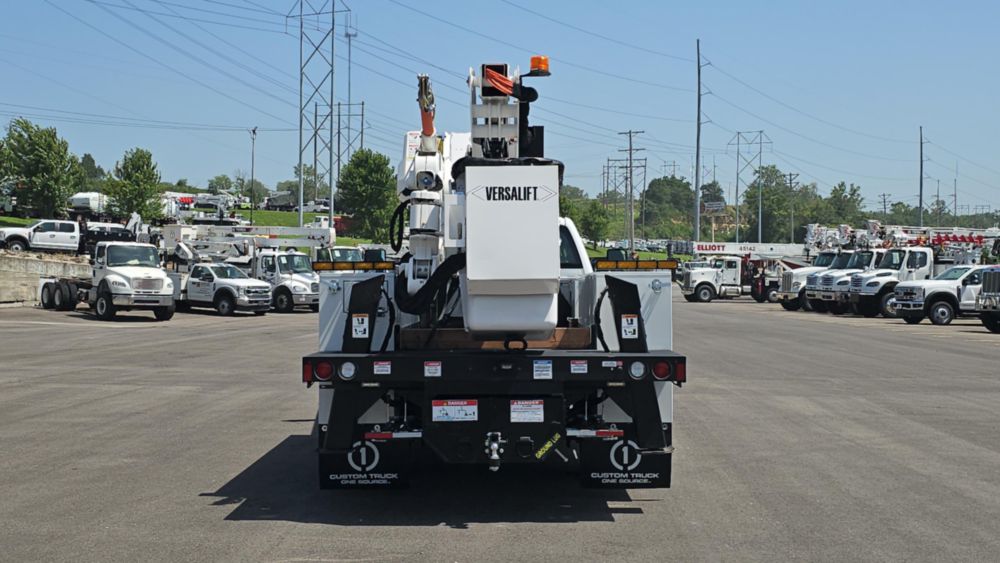 2023 Chevrolet 6500HD 4x2 Versalift VST-52-MHI Bucket Truck