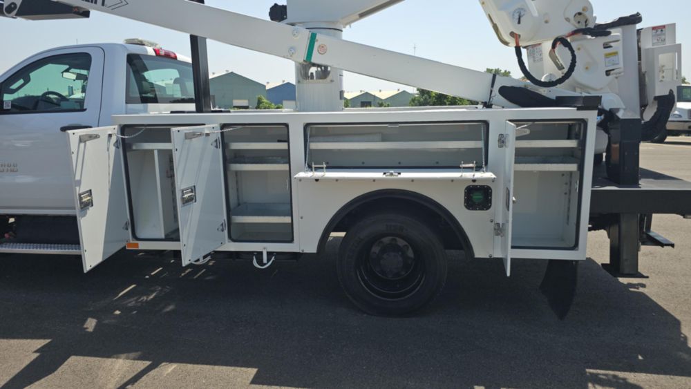 2023 Chevrolet 6500HD 4x2 Versalift VST-52-MHI Bucket Truck