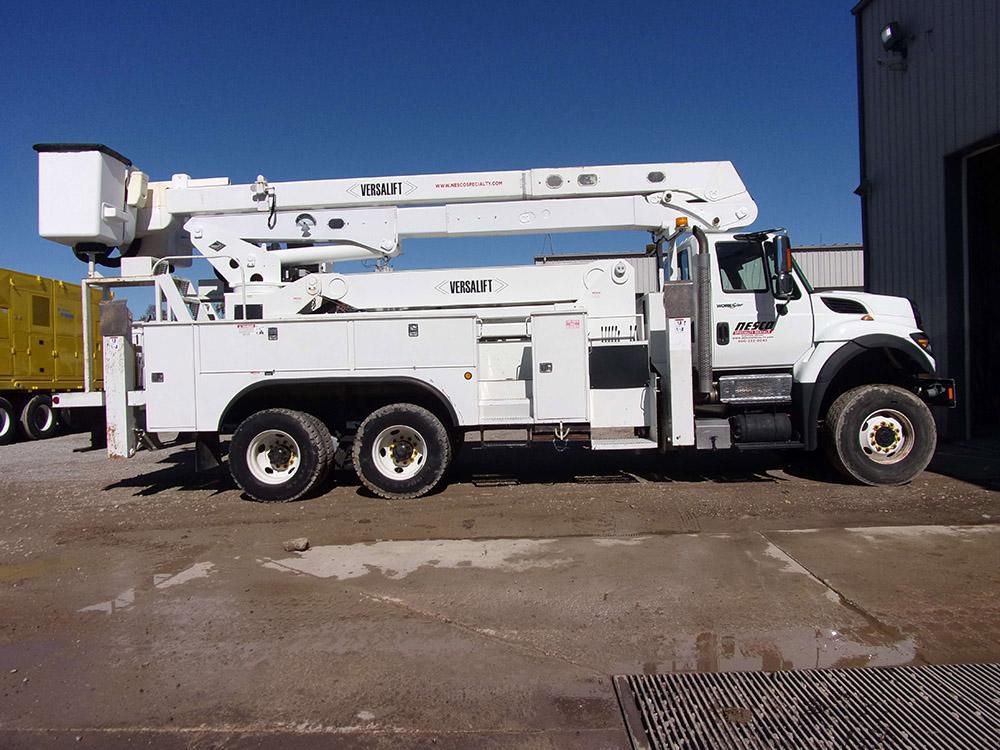 81 ft Insulated Material Handling Transmission Bucket Truck