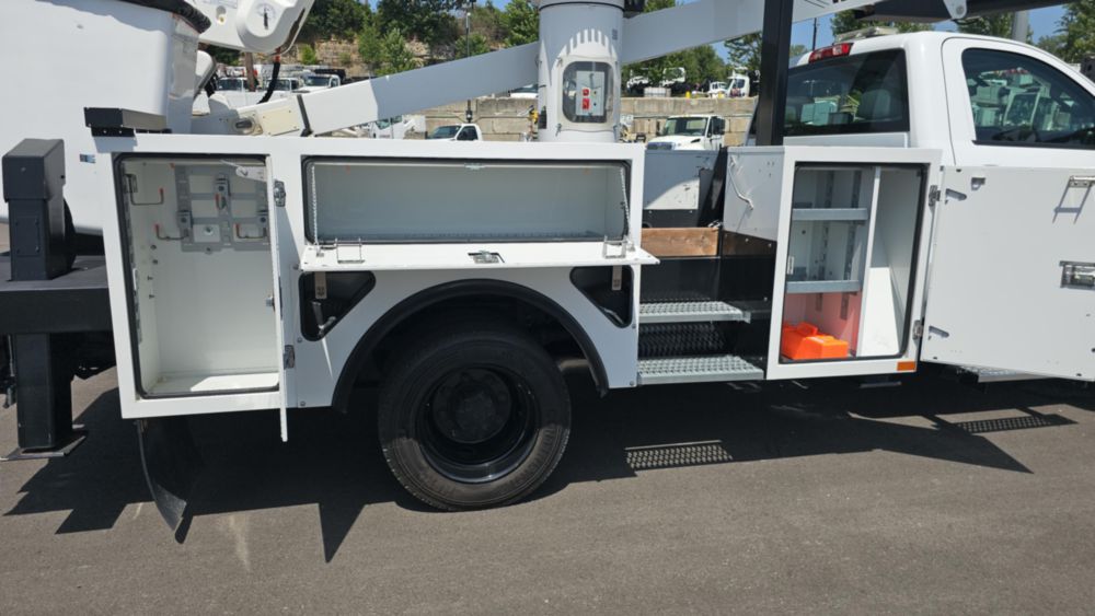 2023 Chevrolet 6500HD 4x2 Versalift VST-52-MHI Bucket Truck