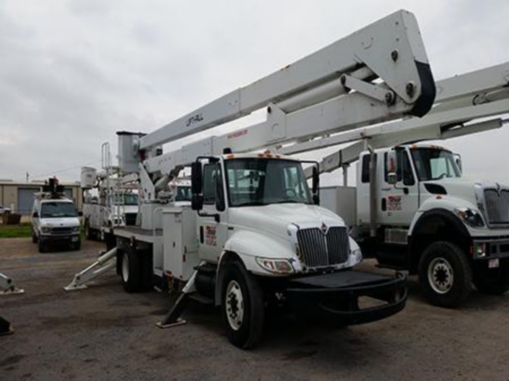 75 ft Insulated Non Material Handling Transmission Bucket Truck