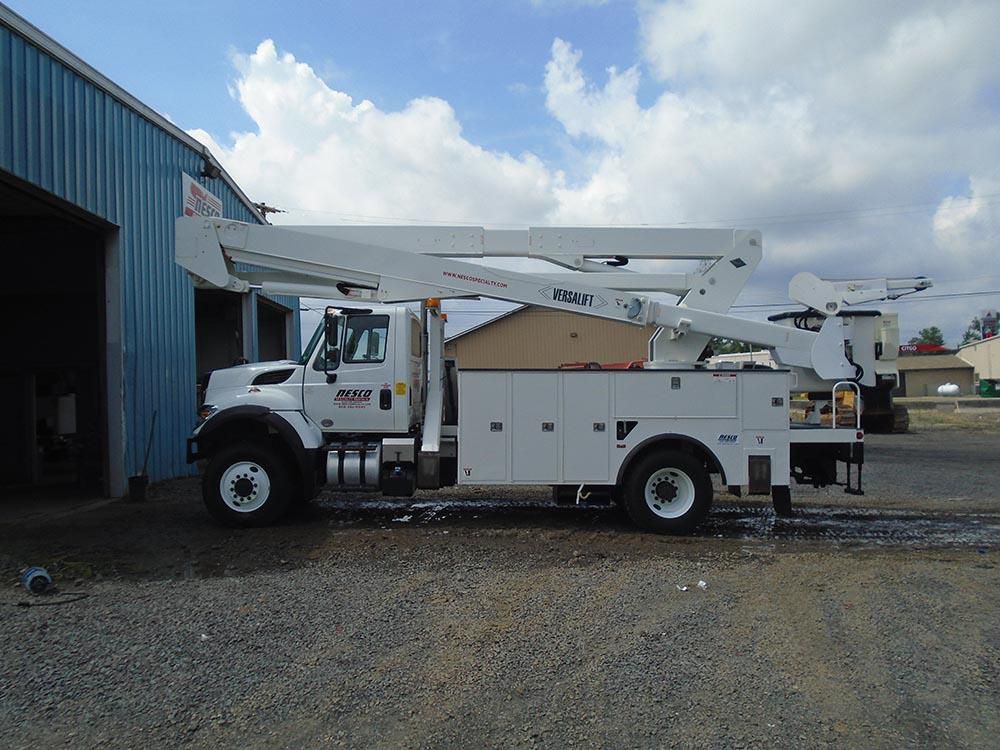 71 ft Insulated Material Handling AWD Transmission Bucket Truck