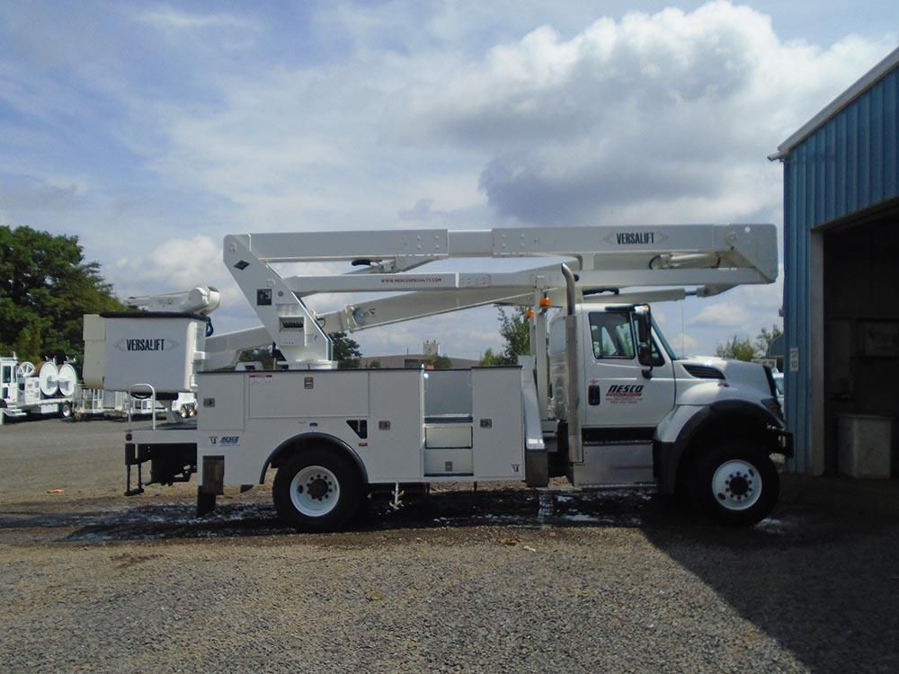 71 ft Insulated Material Handling AWD Transmission Bucket Truck