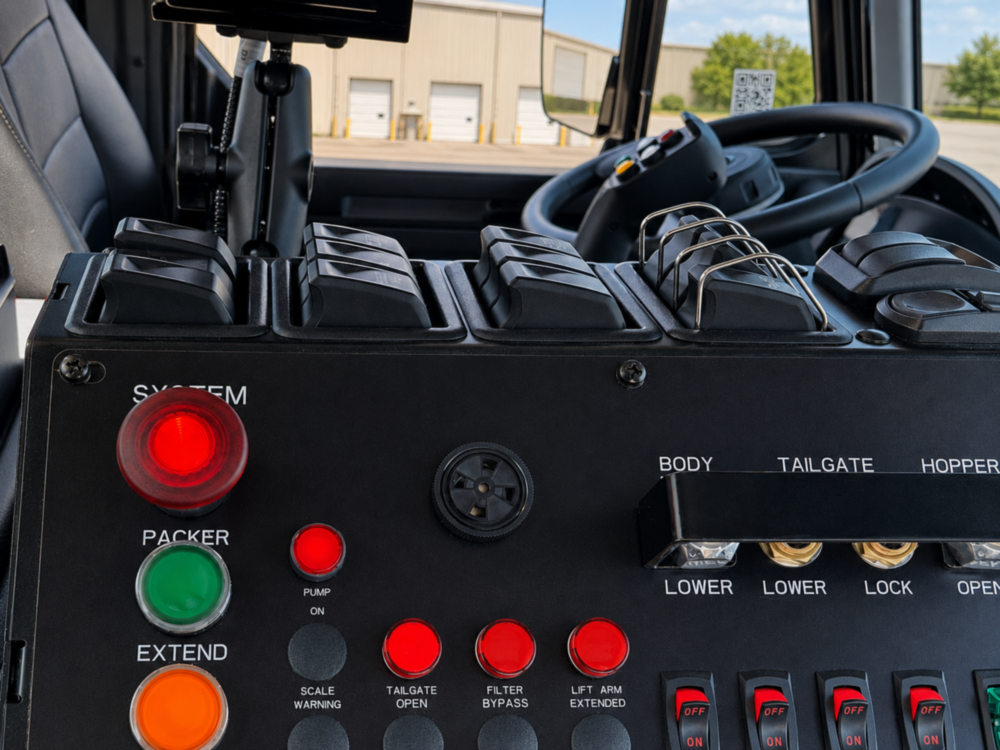 2025 Peterbilt 520 6x4 HEIL 28-Yard PYTHON Automated Side Loader Truck