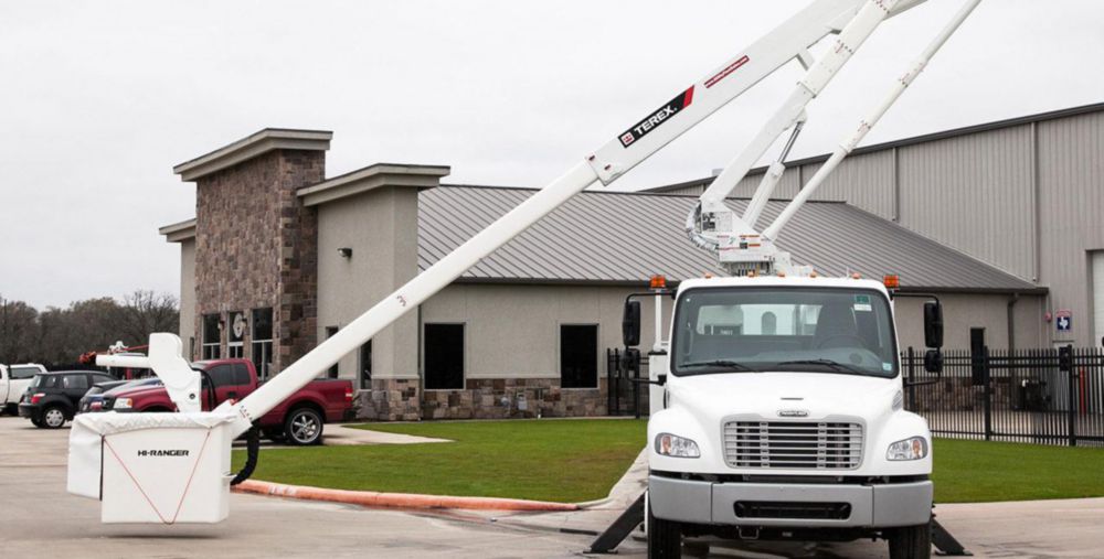 55 ft Insulated Material Handling AWD Distribution Bucket Truck