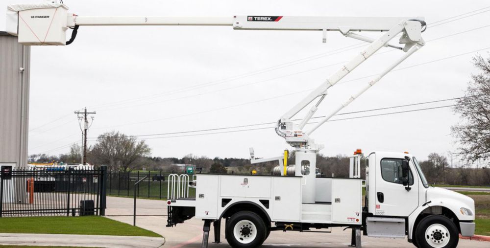55 ft Insulated Material Handling Distribution Bucket Truck