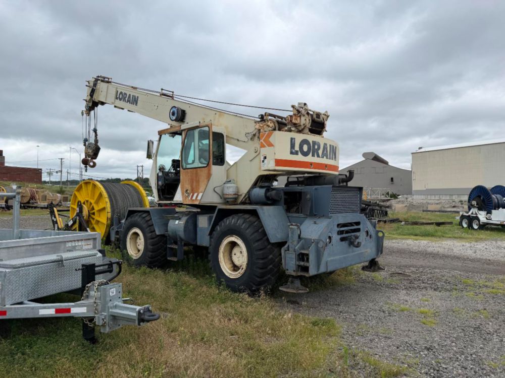 1993 LORAIN LRT-230E Rough Terrain Crane