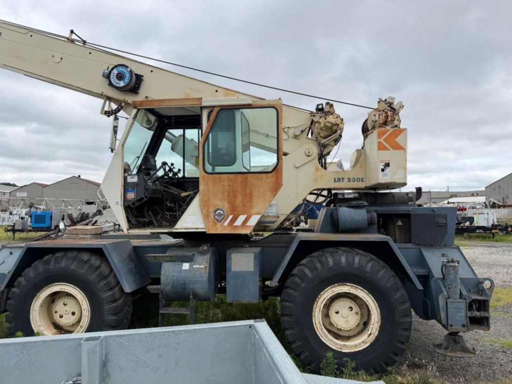 1993 LORAIN LRT-230E Rough Terrain Crane