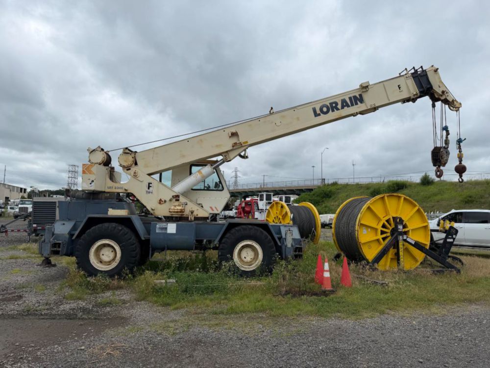 1993 LORAIN LRT-230E Rough Terrain Crane