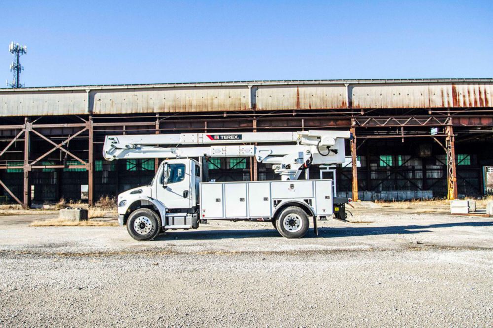 55 ft Insulated Material Handling Distribution Bucket Truck