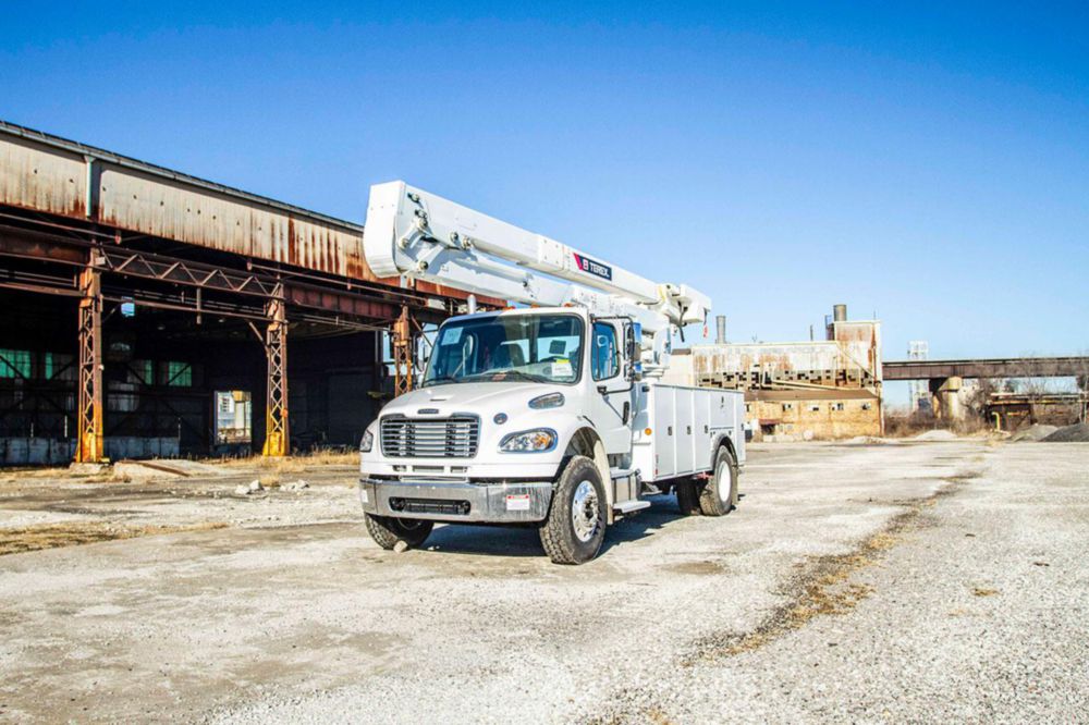 55 ft Insulated Material Handling Distribution Bucket Truck