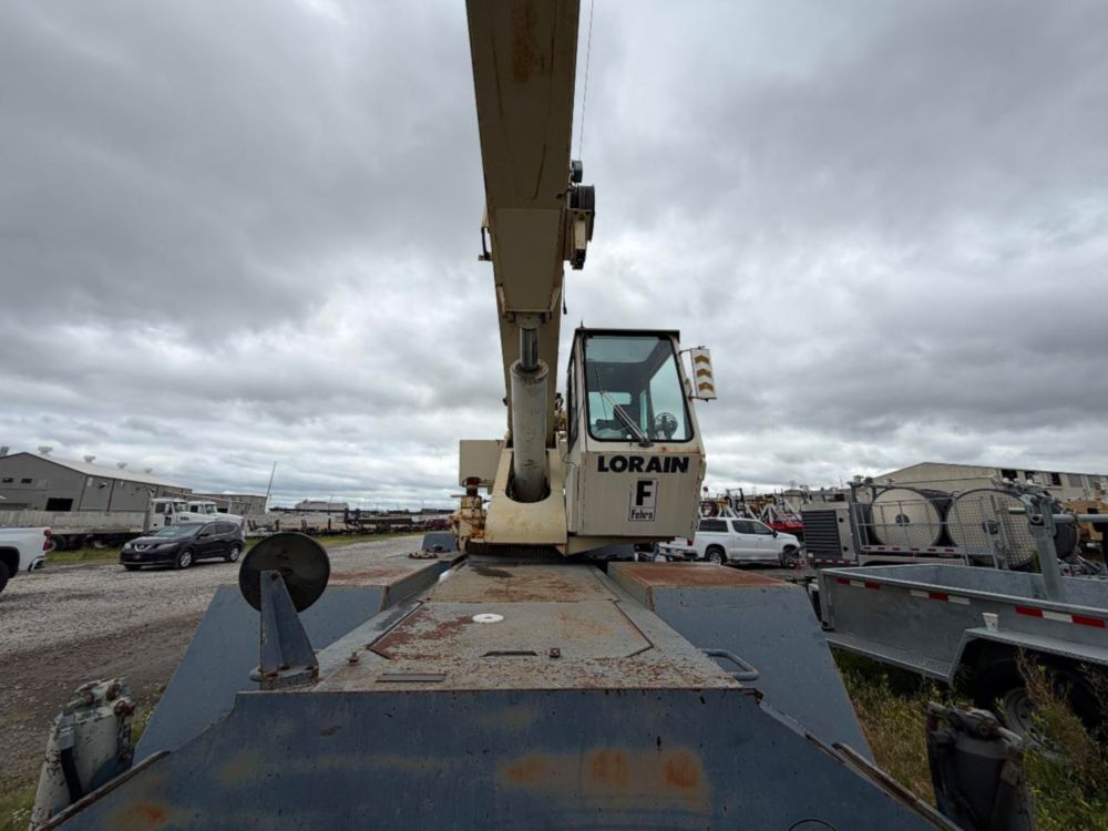 1993 LORAIN LRT-230E Rough Terrain Crane