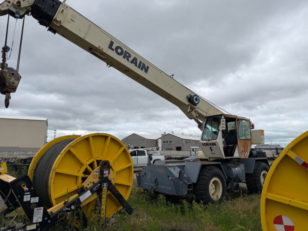 1993 LORAIN LRT-230E Rough Terrain Crane
