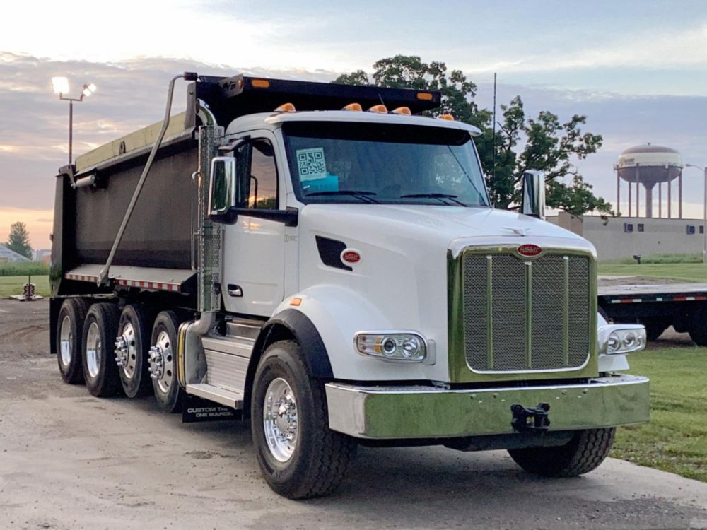 2025 Peterbilt 567 10x4 19' Load King Dump Truck