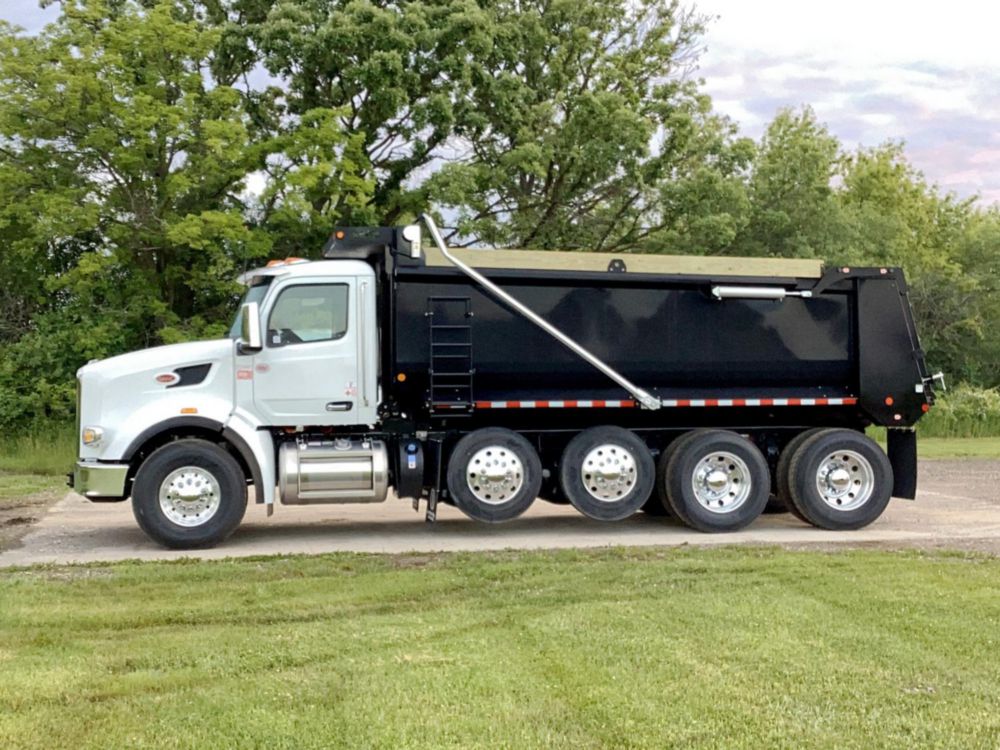 2025 Peterbilt 567 10x4 19' Load King Dump Truck