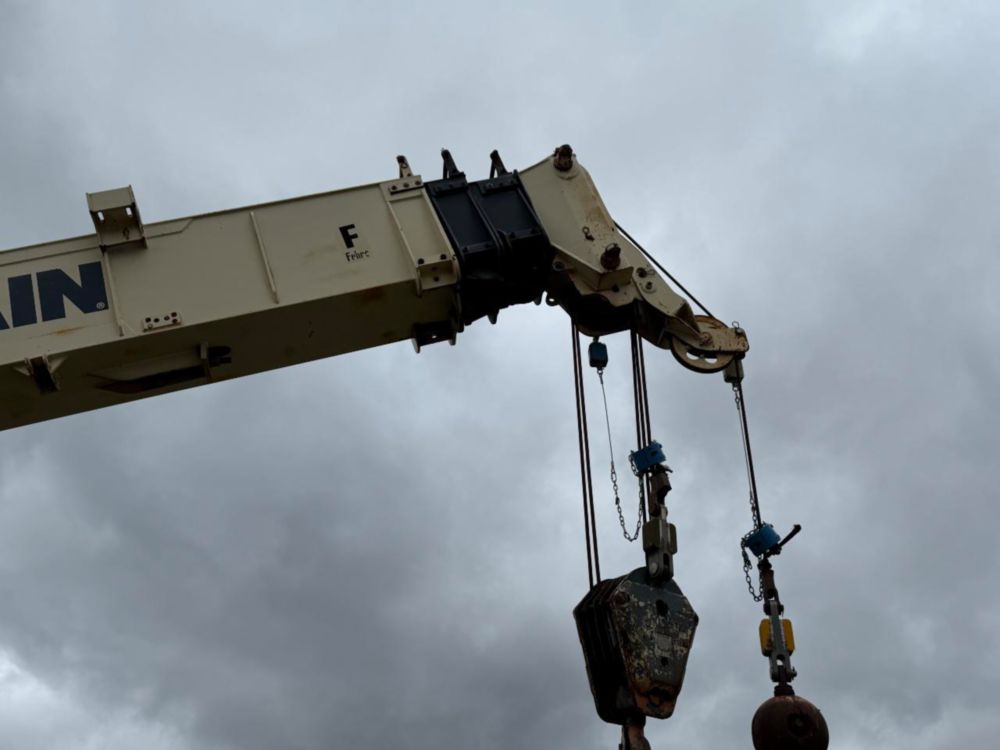 1993 LORAIN LRT-230E Rough Terrain Crane