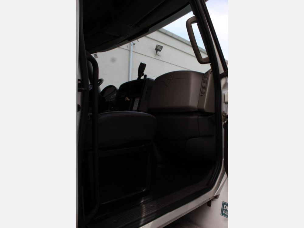 2013 Int'l Diesel 6x4 Automatic Box Truck