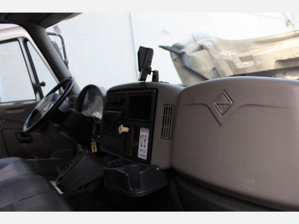 2013 Int'l Diesel 6x4 Automatic Box Truck