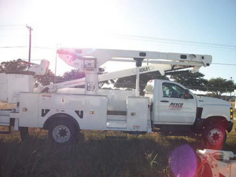 52 ft Insulated Material Handling Distribution Bucket Truck