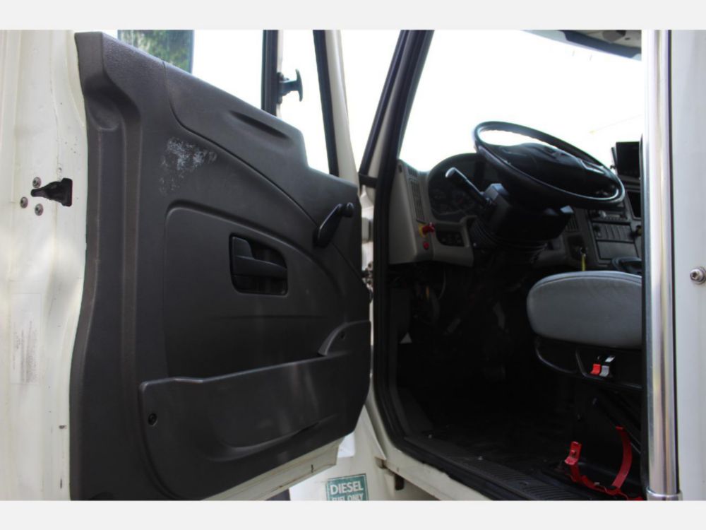2013 Int'l Diesel 6x4 Automatic Box Truck
