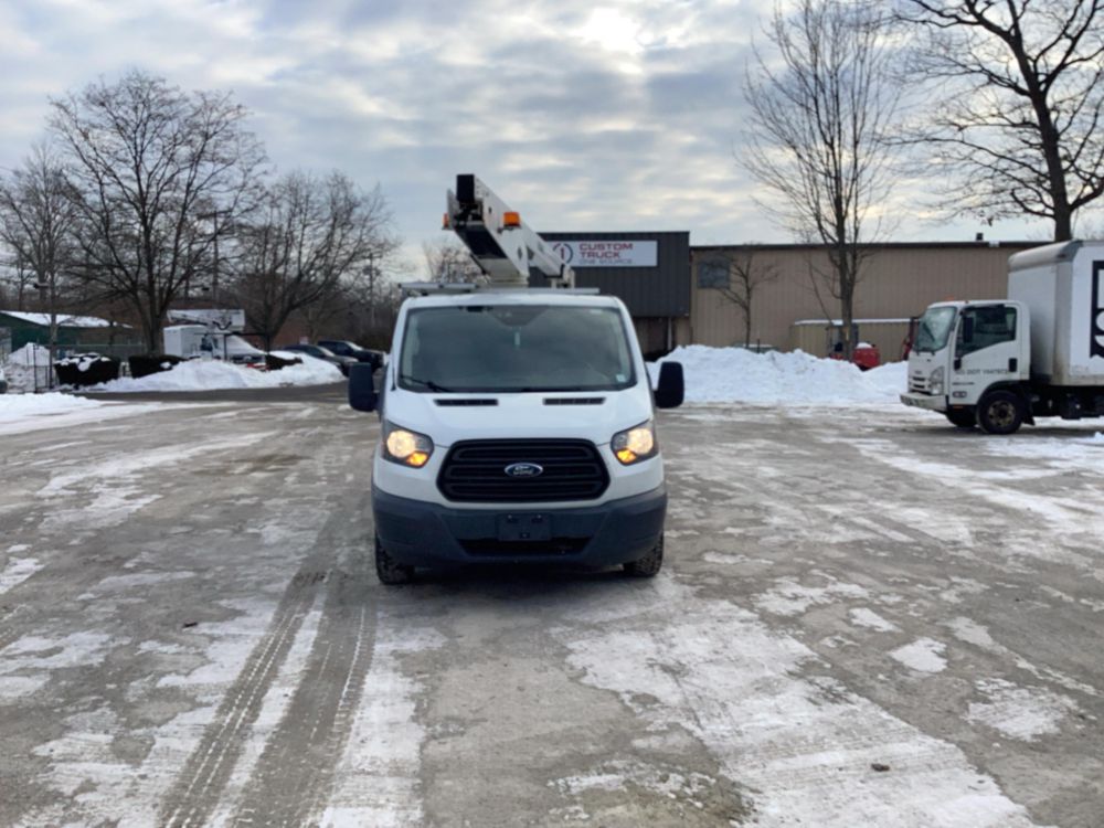 2018 Ford T-350 4x2 Versalift Vantel-29-NE Bucket Van