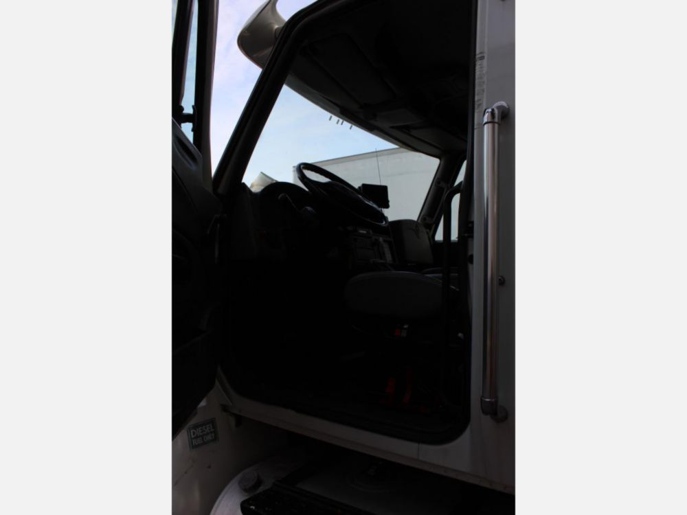 2013 Int'l Diesel 6x4 Automatic Box Truck