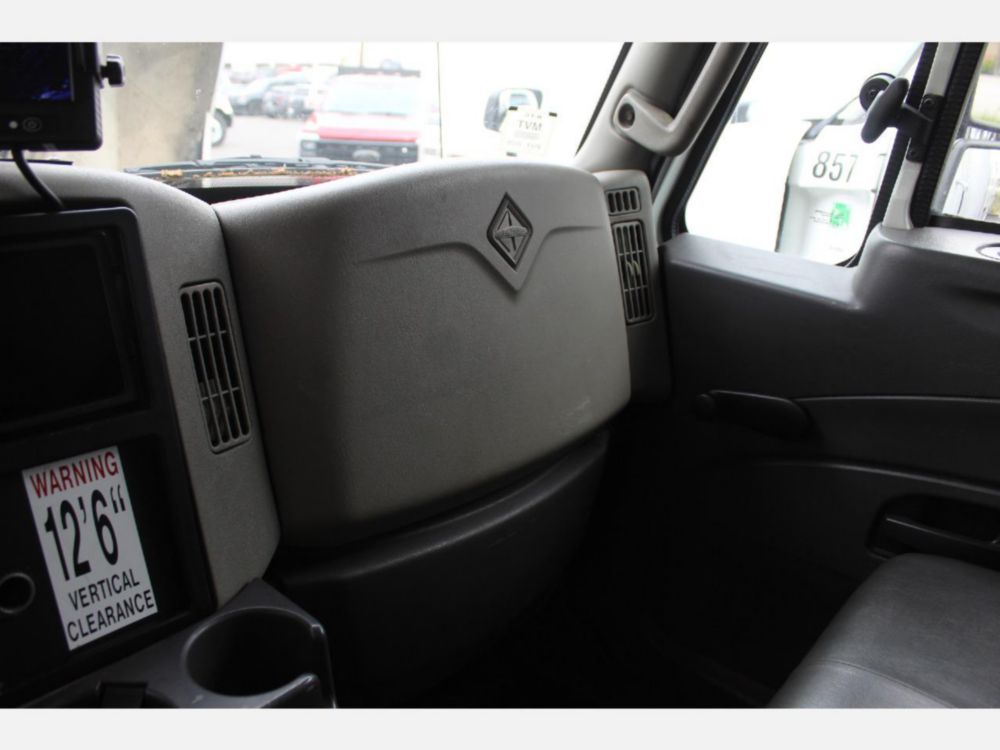 2013 Int'l Diesel 6x4 Automatic Box Truck