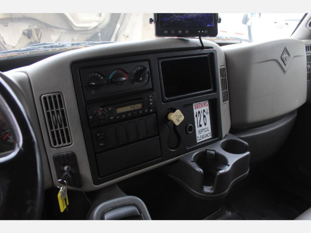 2013 Int'l Diesel 6x4 Automatic Box Truck