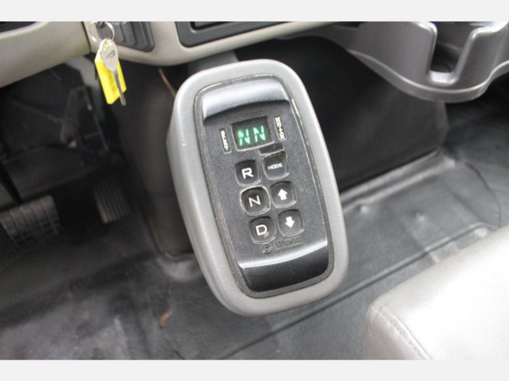 2013 Int'l Diesel 6x4 Automatic Box Truck
