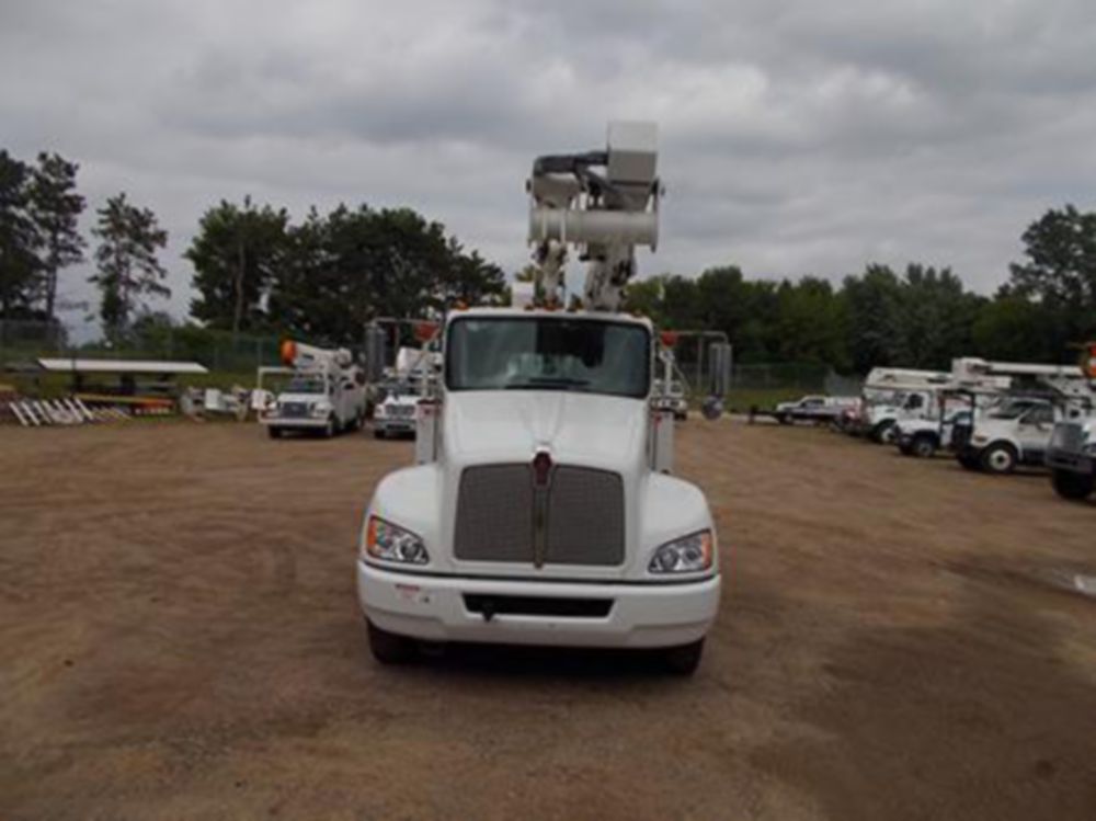 50 ft Insulated Non Material Handling Distribution Bucket Truck