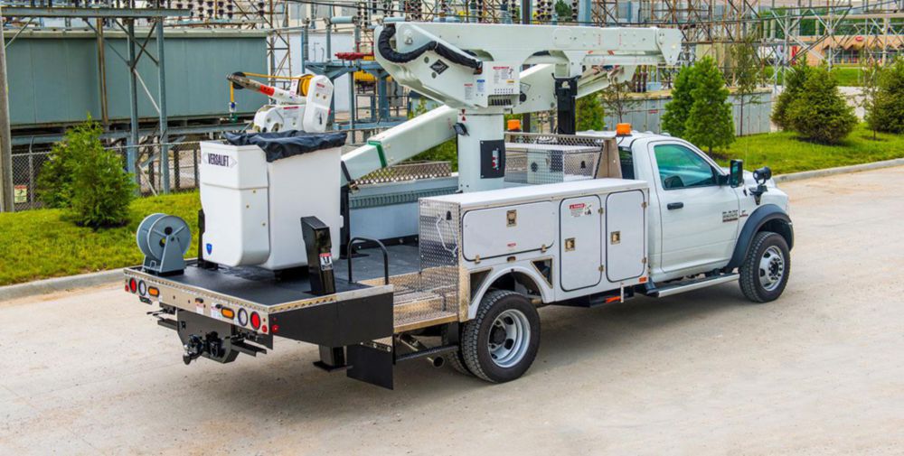 47 ft Insulated Material Handling AWD Distribution Bucket Truck