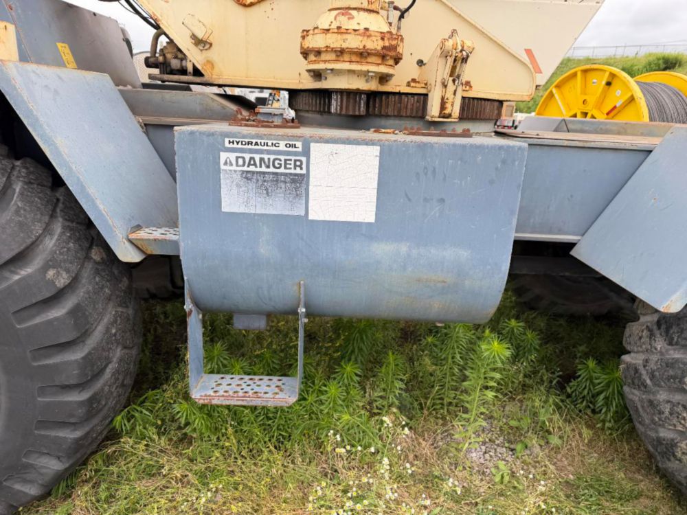 1993 LORAIN LRT-230E Rough Terrain Crane