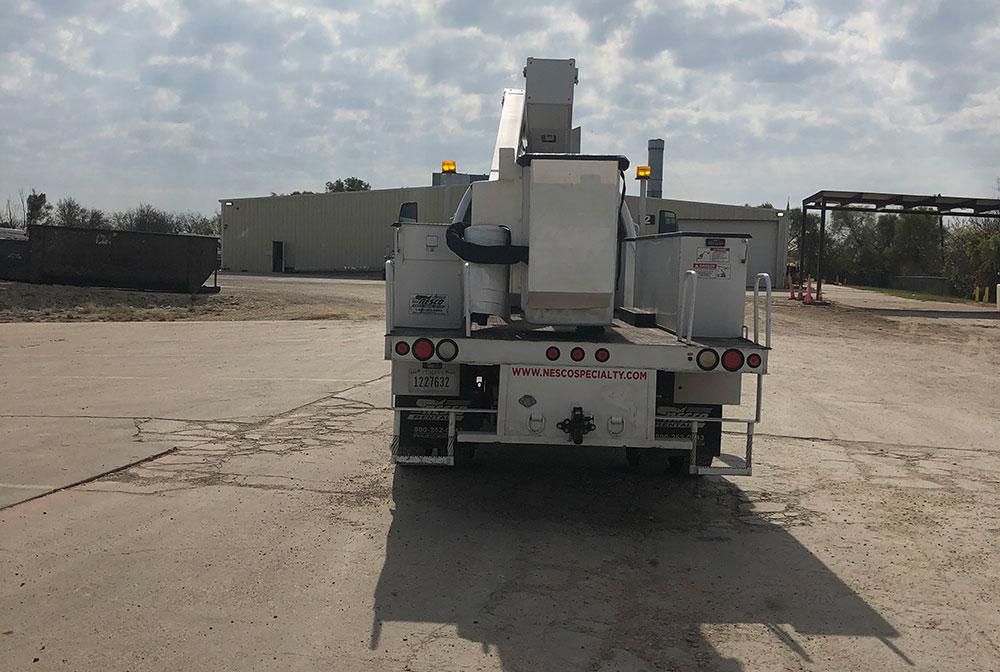 40 ft Insulated Non Material Handling Distribution Bucket Truck