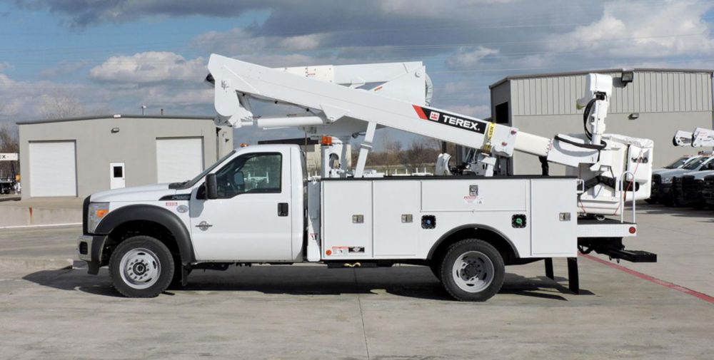 40 ft Insulated Material Handling AWD Distribution Bucket Truck
