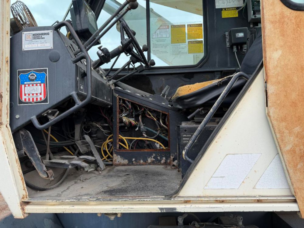 1993 LORAIN LRT-230E Rough Terrain Crane