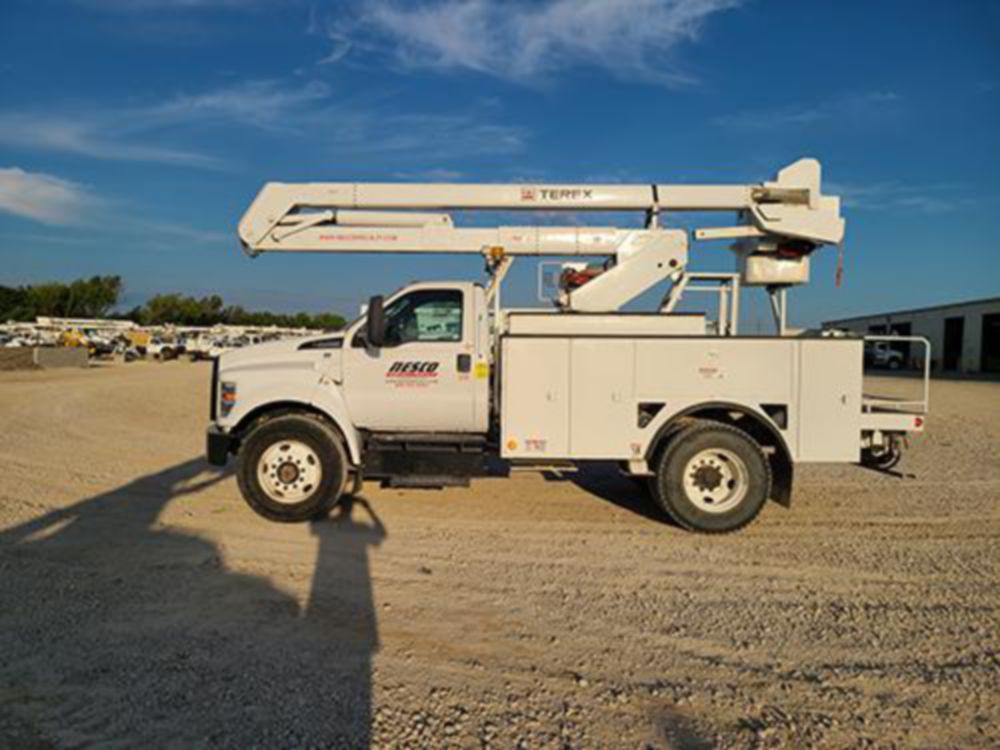 40 ft Insulated Material Handling Distribution Bucket Truck